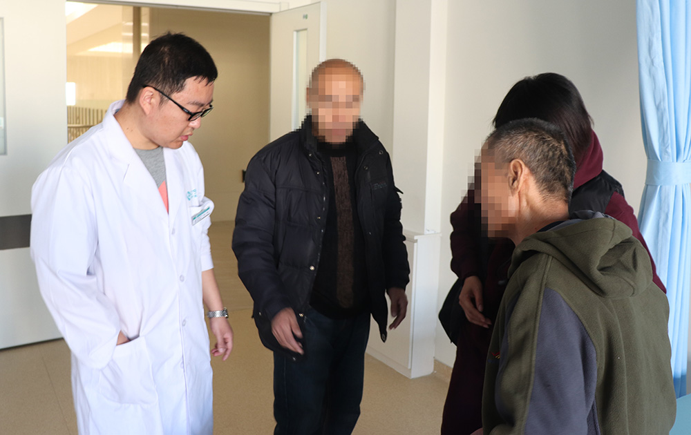 康復治療70天，偏癱患者步行出院！(圖1)