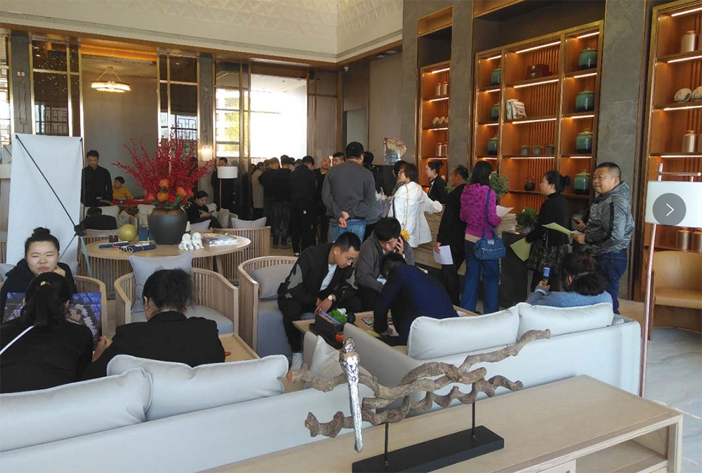 正業(yè)翡翠城首次開(kāi)盤(pán)熱銷(xiāo)2.8億，火爆場(chǎng)面震驚葫蘆島樓市(圖2)