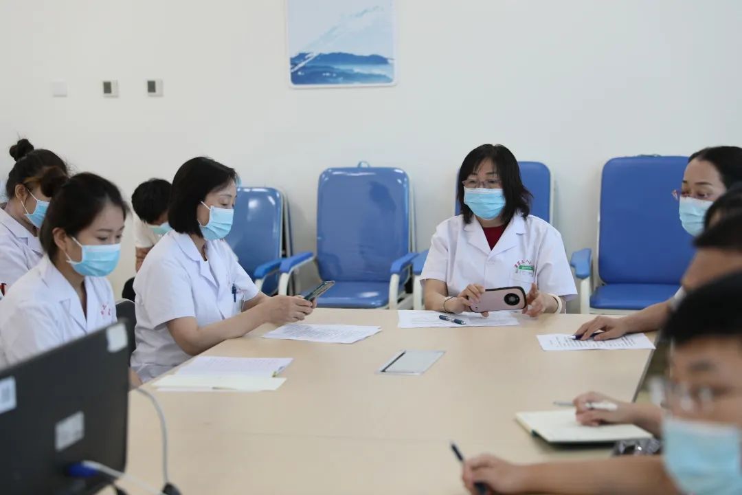 全省首家！中國(guó)醫(yī)科大學(xué)附屬第一醫(yī)院專(zhuān)家來(lái)“查房”，家門(mén)口享國(guó)內(nèi)優(yōu)質(zhì)醫(yī)療資源！(圖2)