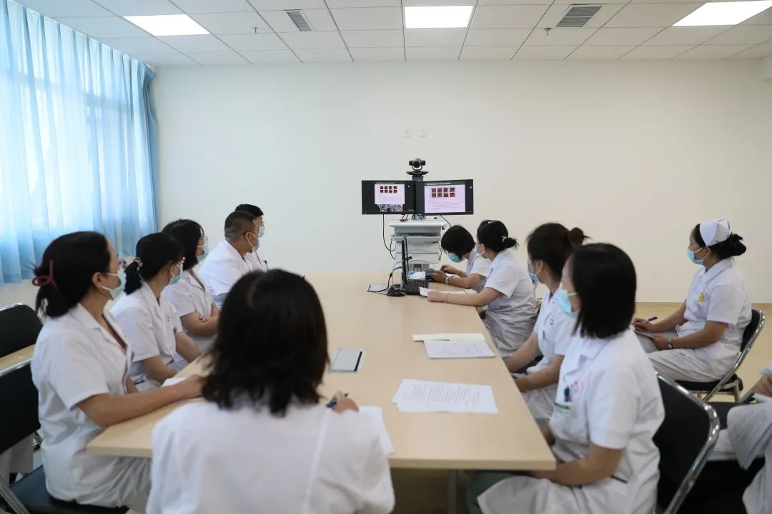 全省首家！中國(guó)醫(yī)科大學(xué)附屬第一醫(yī)院專(zhuān)家來(lái)“查房”，家門(mén)口享國(guó)內(nèi)優(yōu)質(zhì)醫(yī)療資源！(圖1)