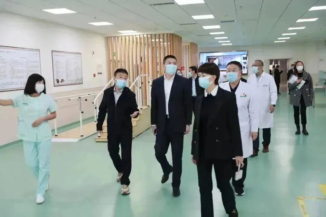 龍港區(qū)人大、區(qū)政府領導一行視察調(diào)研龍港國際醫(yī)療健康產(chǎn)業(yè)園(圖6)