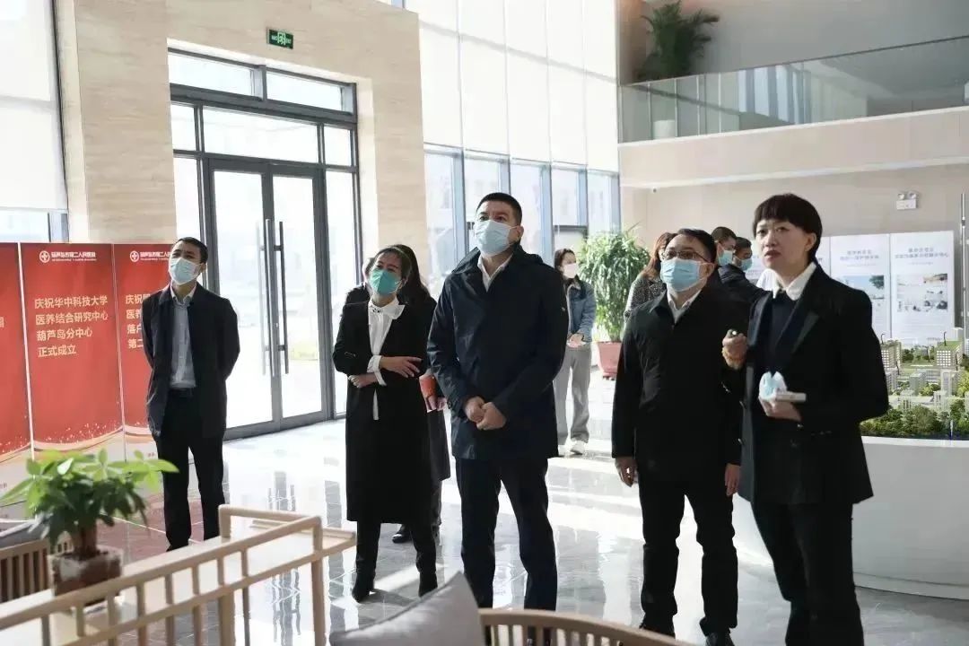 龍港區(qū)人大、區(qū)政府領導一行視察調(diào)研龍港國際醫(yī)療健康產(chǎn)業(yè)園(圖9)