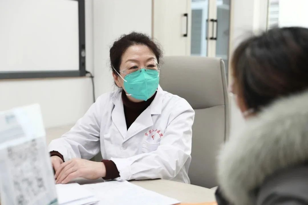 患者如潮，就診場(chǎng)面火爆！市二院著名專(zhuān)家診區(qū)百余位專(zhuān)家陸續(xù)來(lái)院出診(圖5)